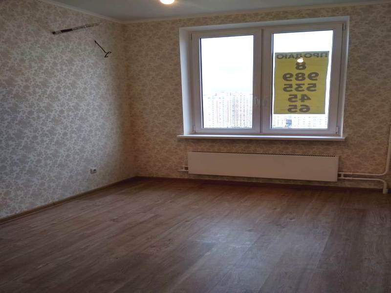 Продается 3-х комнатная квартира с новым хорошим ремонтом.